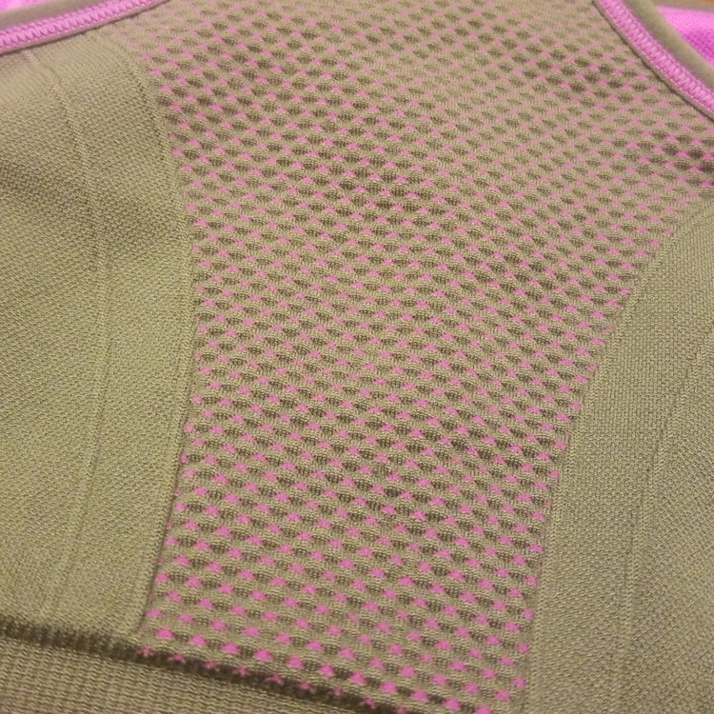 NEW BALANCE ๐ REVERSIBLE BRA - Picture 7 of 8